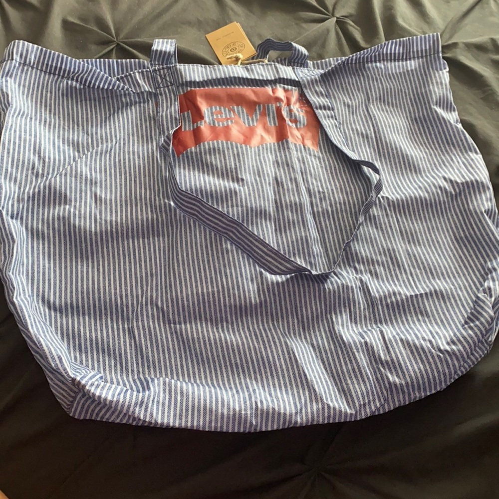 Levi Portable beach bag